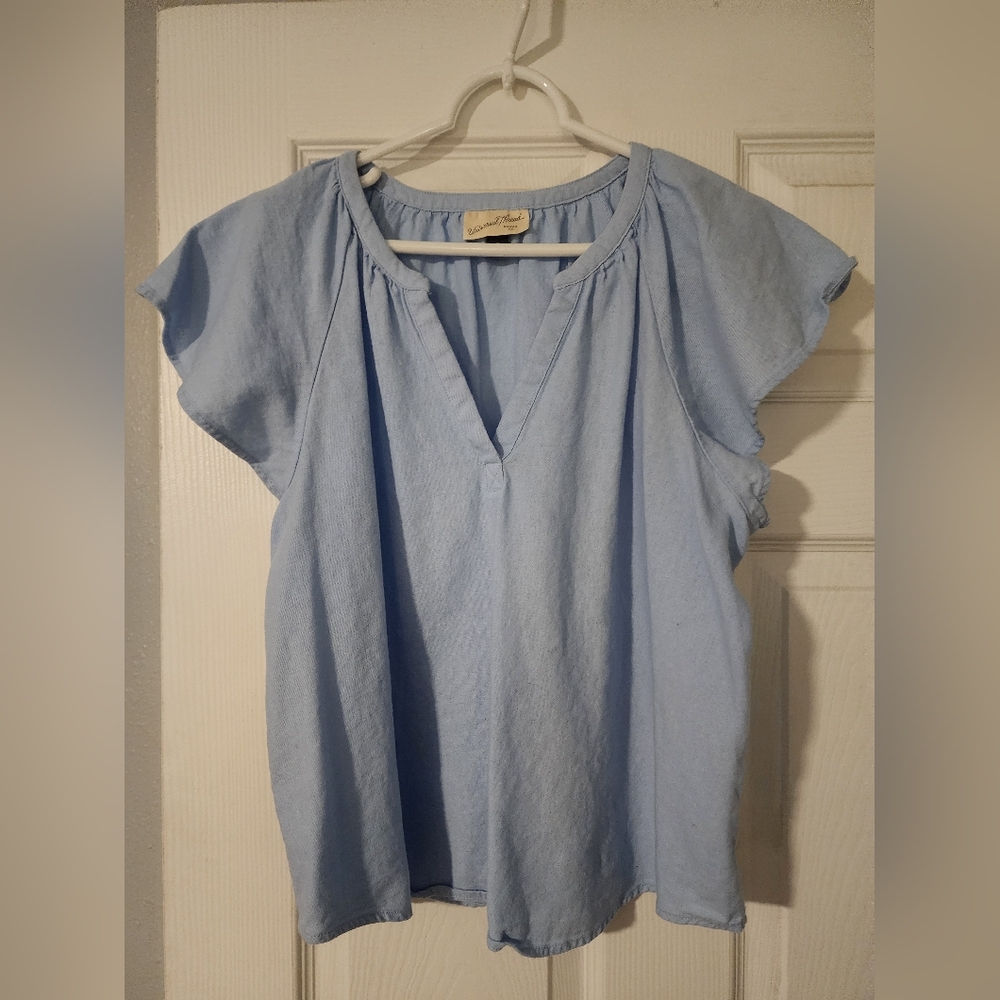 Ladie's Light Blue Top